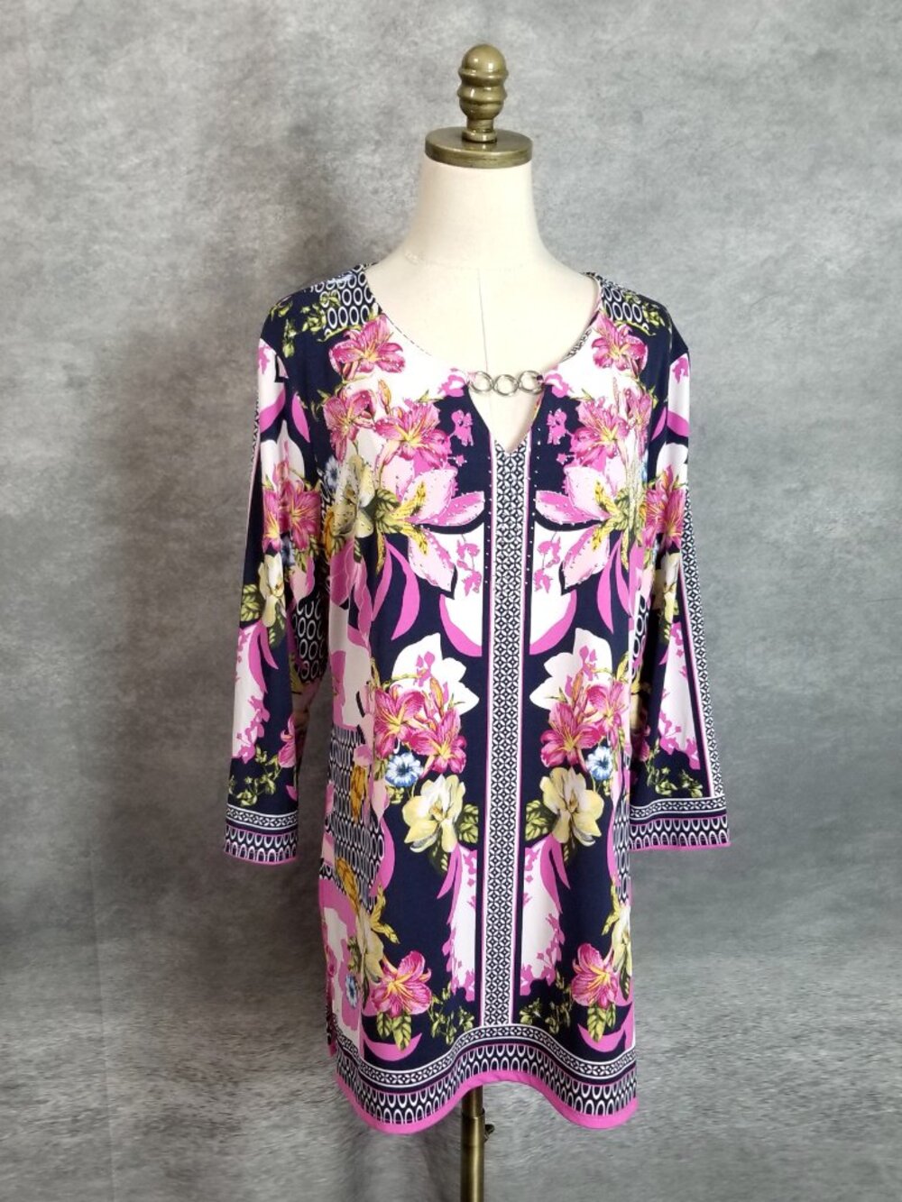 JM Collection Floral Tunic Size XL Pink Blue Chain Neck Rhinestones 3/4 Sleeve - Picture 2 of 7